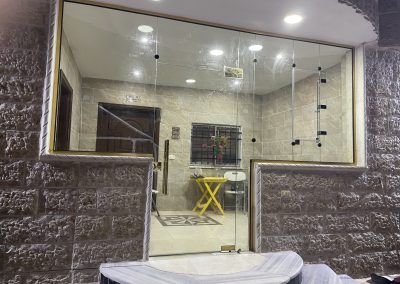 باب سيكوريت مع نافذة تهوية